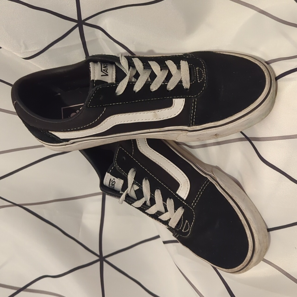Women's Black and White Vans Size 8 great condition